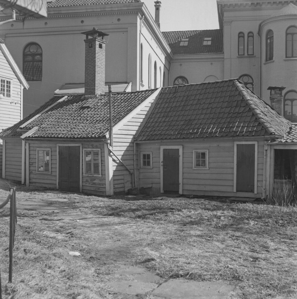Washhouse. Photo: Gustav Brosing. University of Bergen Library.
